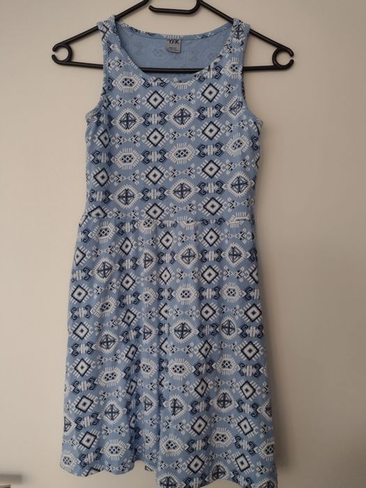 Sukienki rozmiar 146