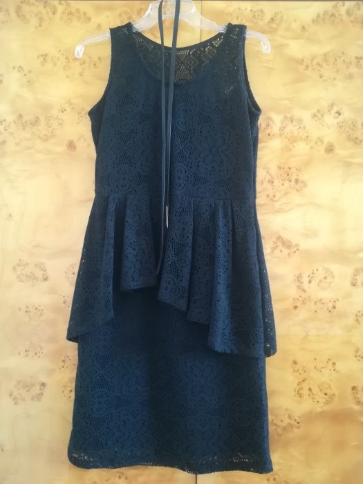 Sukienka koronkowa mała czarna