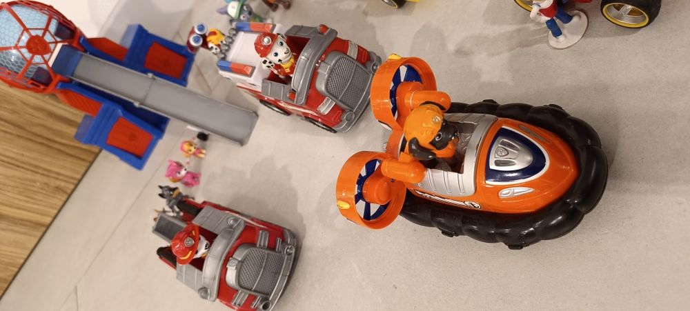 Zestaw Psi Patrol – wieża, pojazdy, figurki, autobus, stan dobr