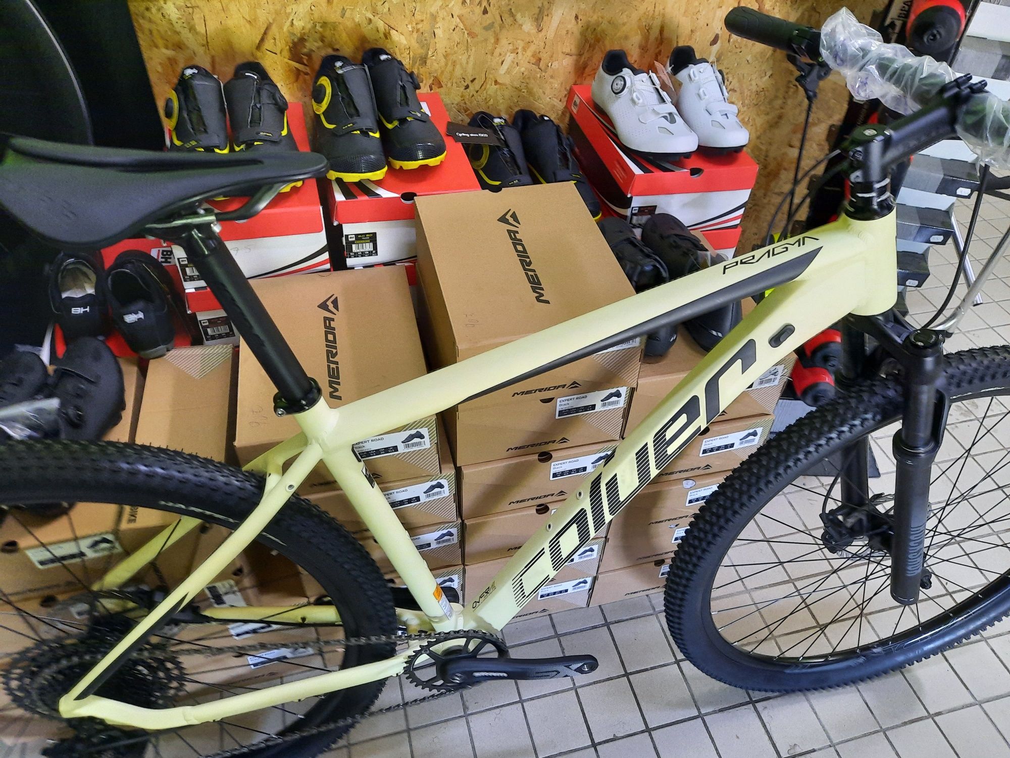 Btt 29 L 12x1v com rock shox nova.