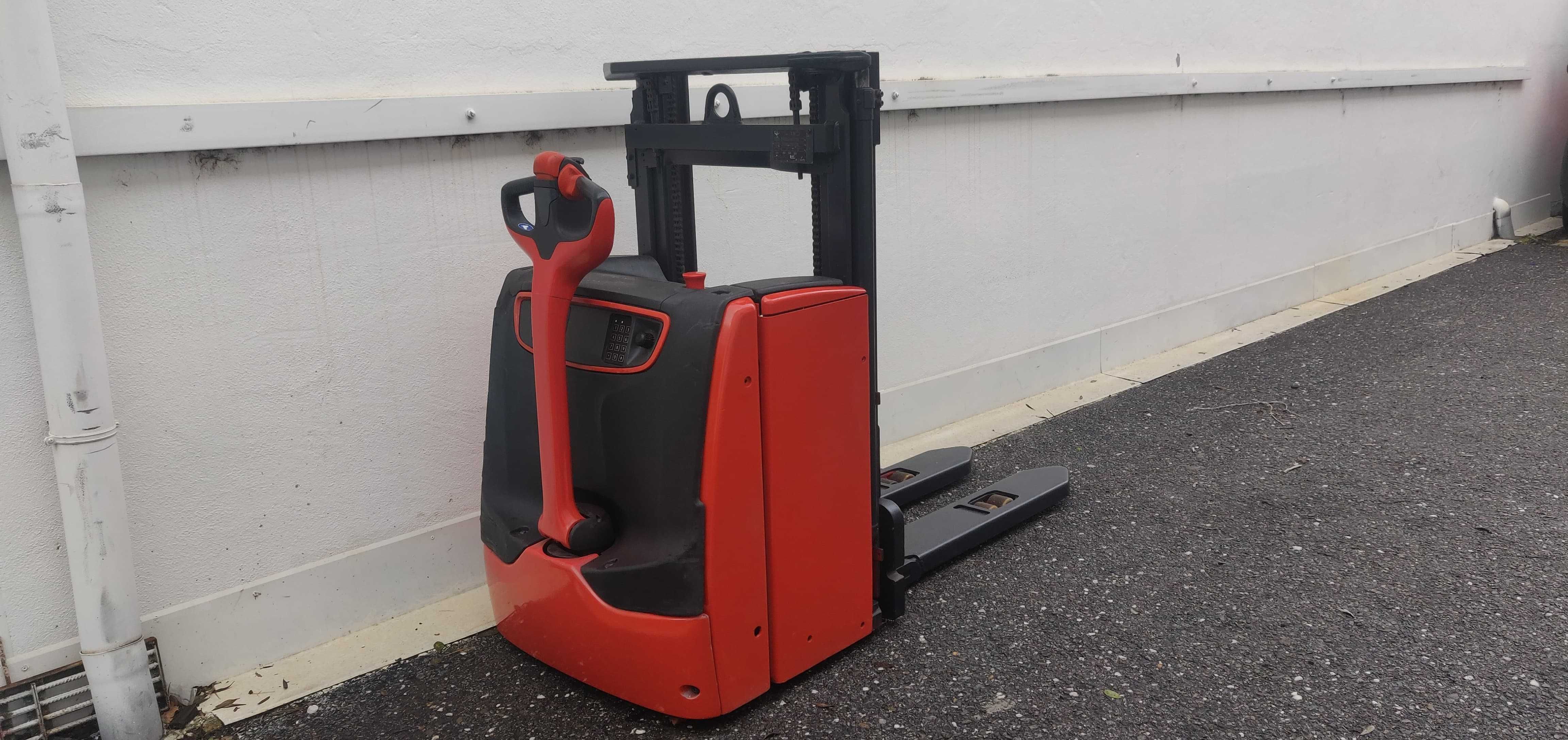 Stacker LINDE L14 Elétrico 1400kg - LINDE L14 1,9m