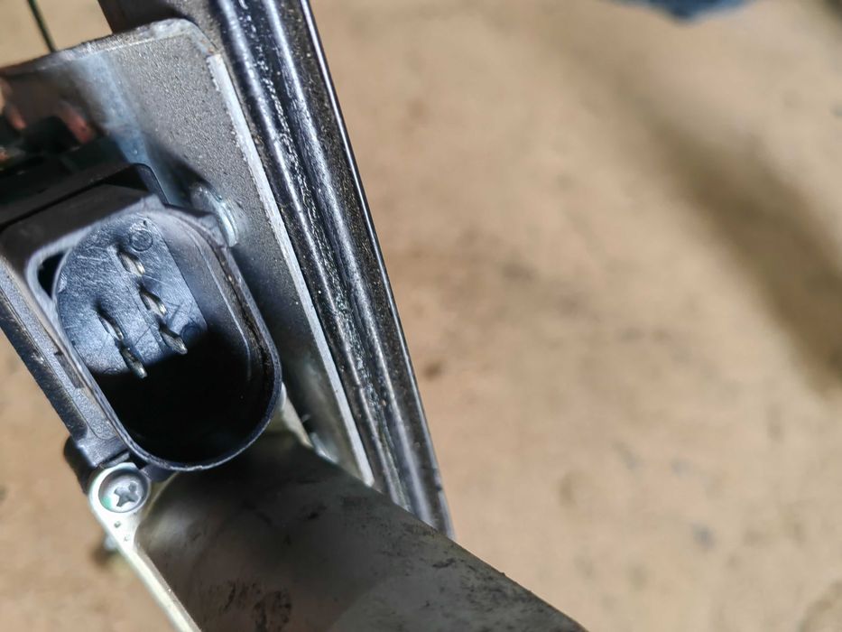 Elevador traseiro esquerdo Bmw E90/91 BMW (Lado condutor)