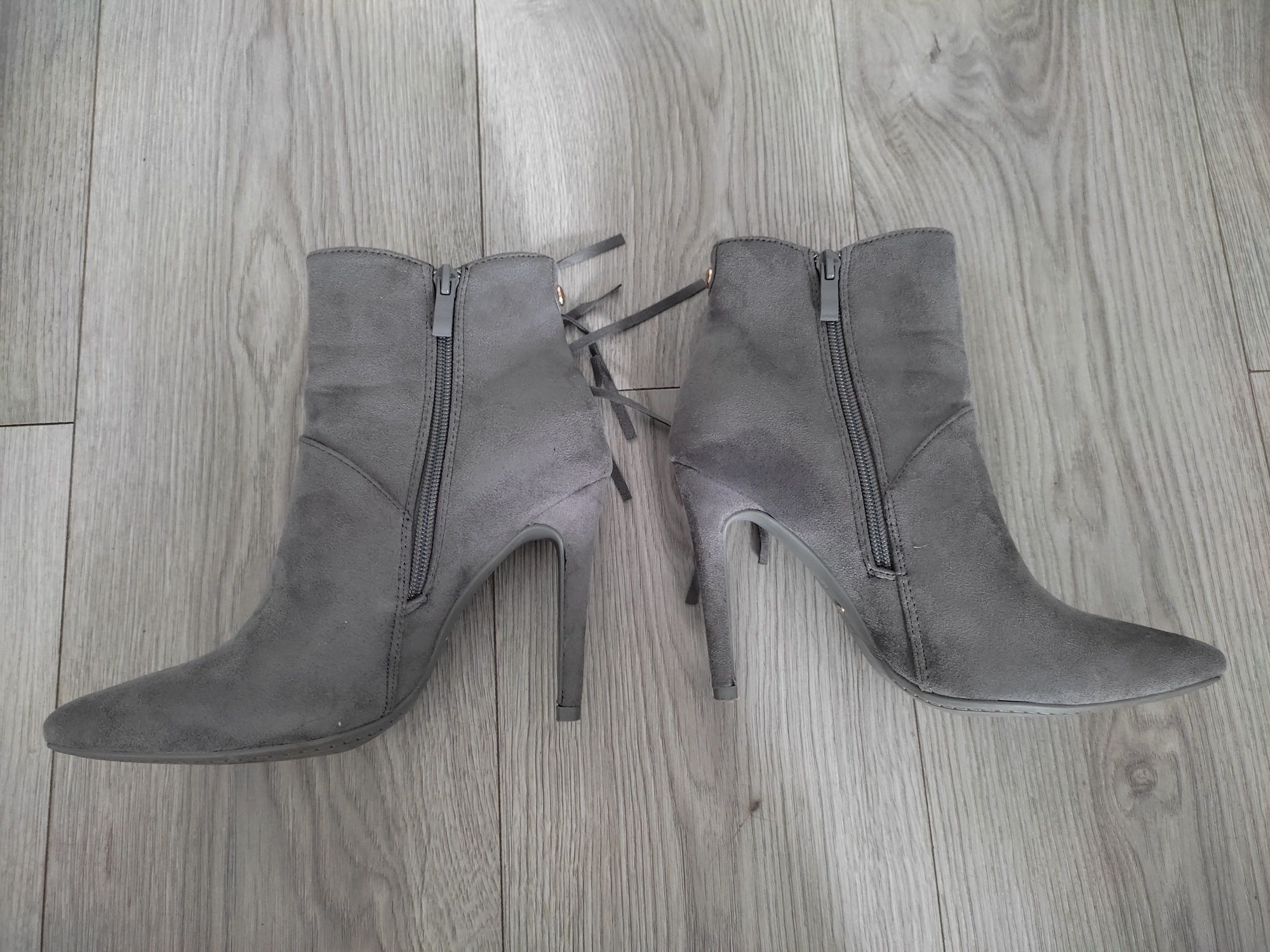 Buty damskie na obcasie, roz 37, stan bdb, szare, bootki, hit
