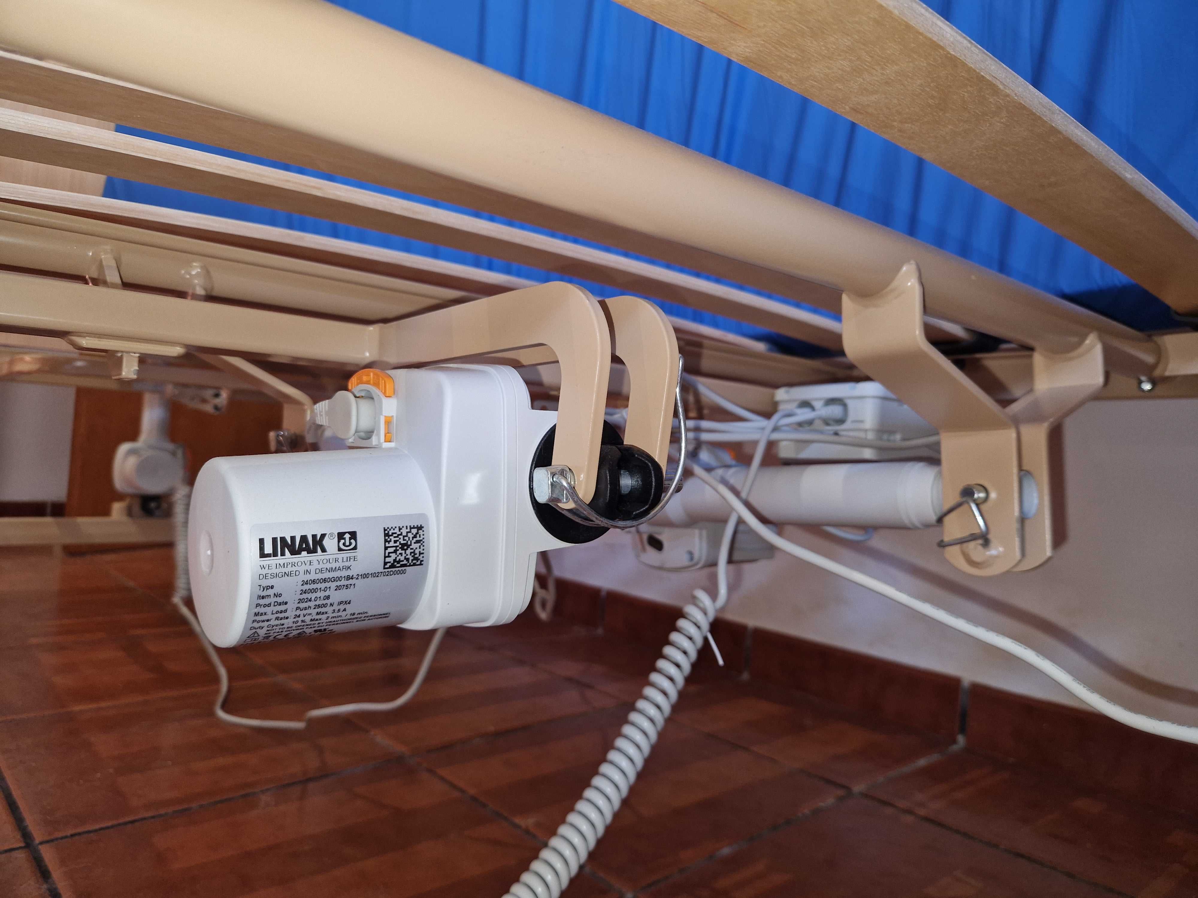Cama articulada elétrica com colchão anti-escaras. Como nova.