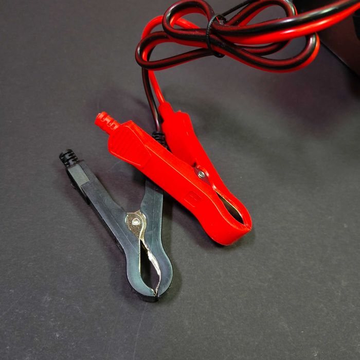 Автоматическое зарядное устройство для аккумуляторов 12В 8А испульсно