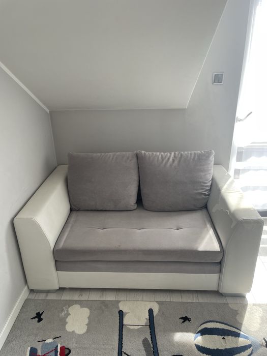 Wygodna rozkladana do spania kanapa/sofa