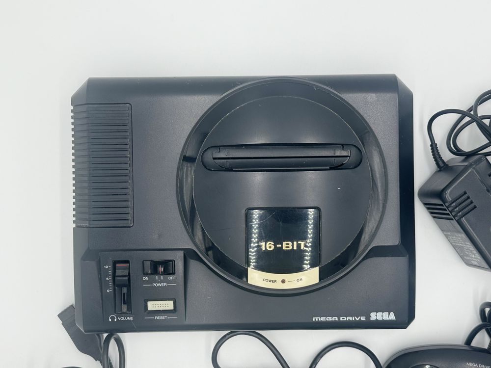 Konsola Sega Mega Drive + 3 pady
