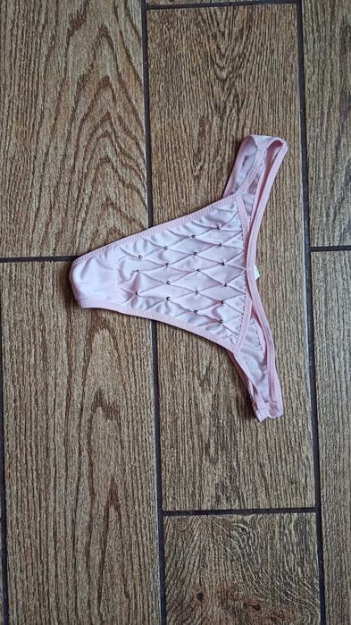 Ozdobne różowe stringi r. XL