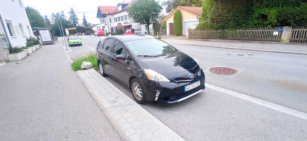 Toyota Prius V 2012 року