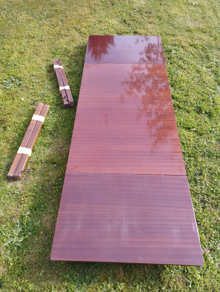Stół rozkładany z drewna lakierowanego Swarzędz
