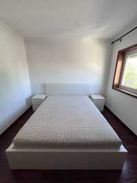 Cama de casal + mesinhas MALM