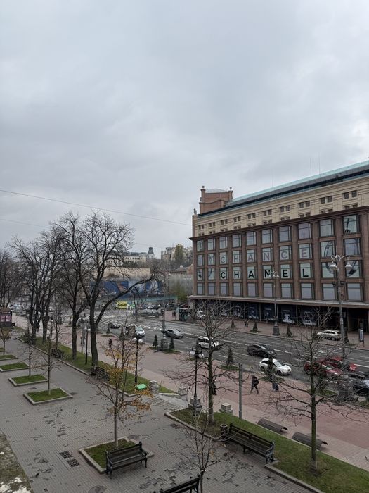 Хрещатик 21; Приміщення кабінетного типу 75 кв.м