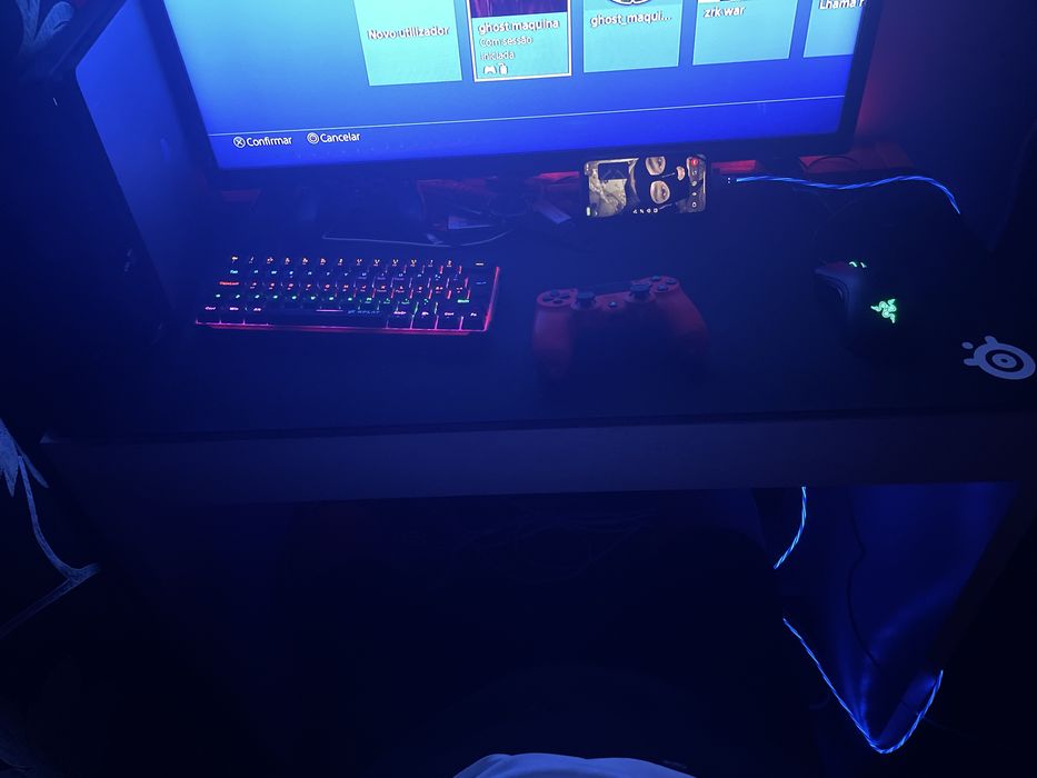 Ps4 , dois comandos , um rato teclado e mouse pad