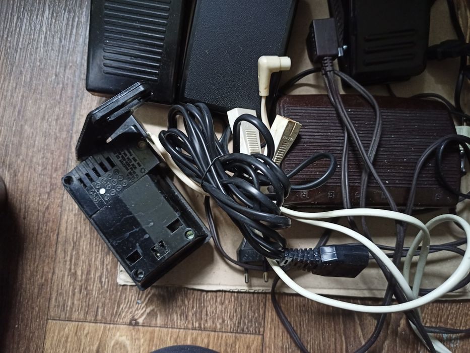 Педаль и провод к швейной машинке и оверлоку