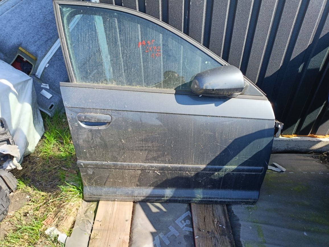 Audi a3 8p drzwi prawy przód LX7Z