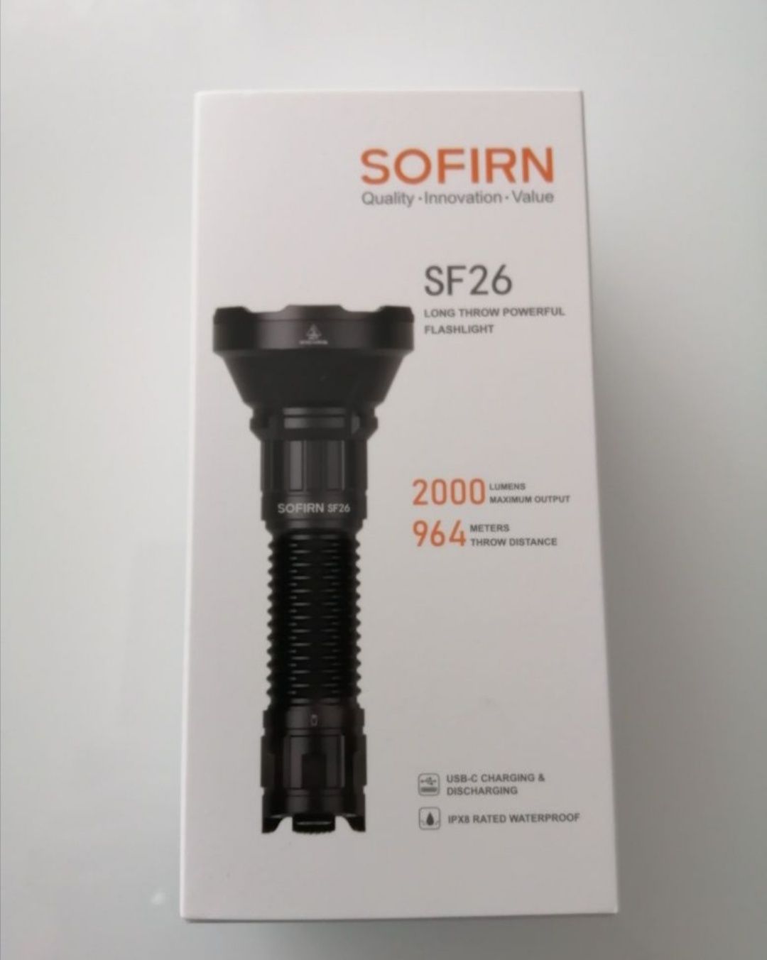 Sofirn SF26-taktyczna latarka o zasięgu 964 metrów