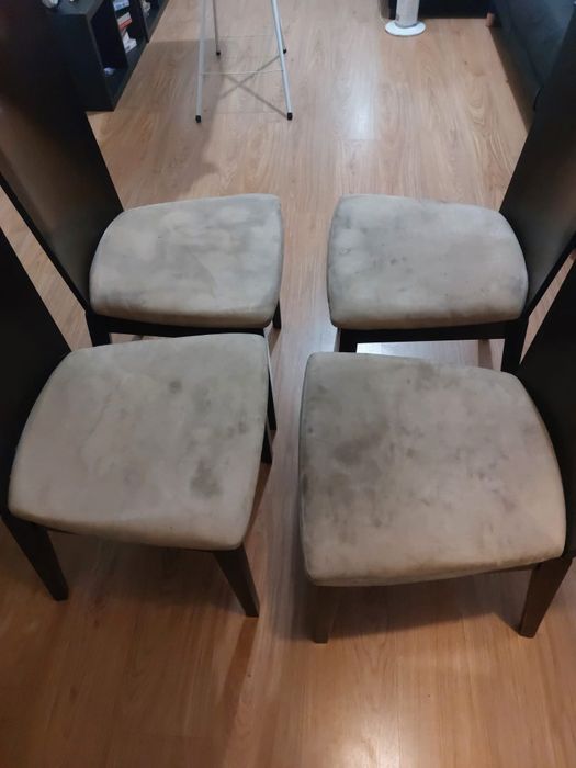 Mesa de jantar com 4 cadeiras