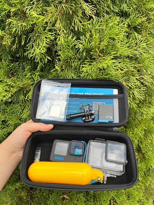 Екшн-камера GoPro Hero 11 з комплектом для зйомки у воді.