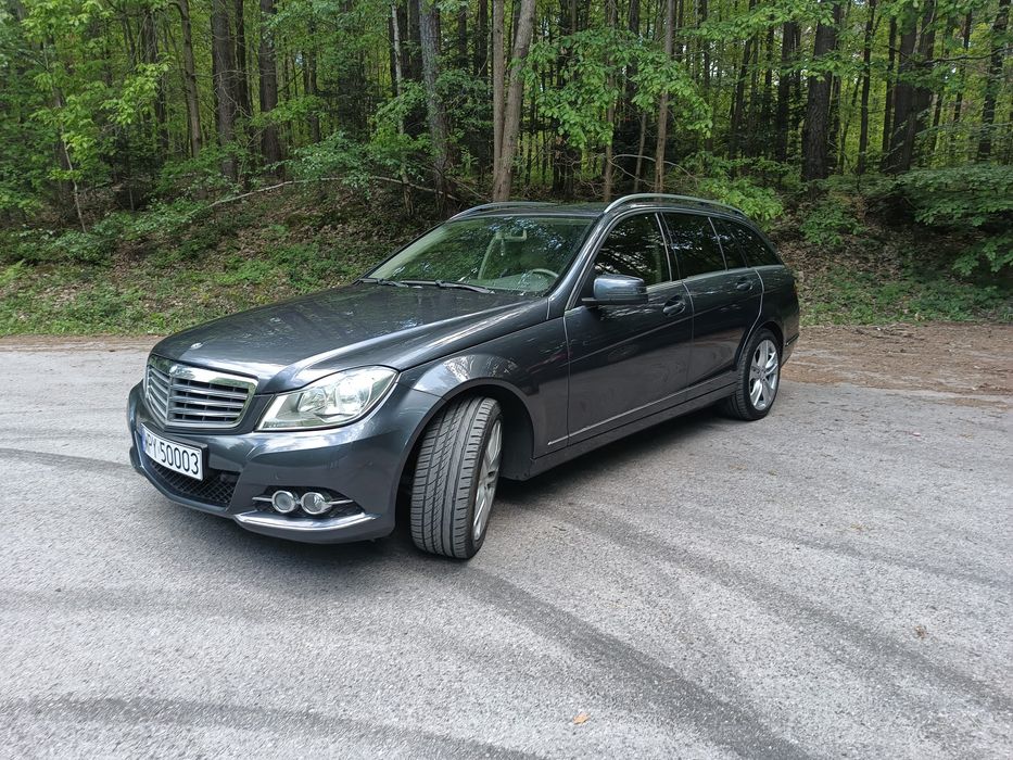 Fabryczny lakier Super stan Skóra Po serwisie