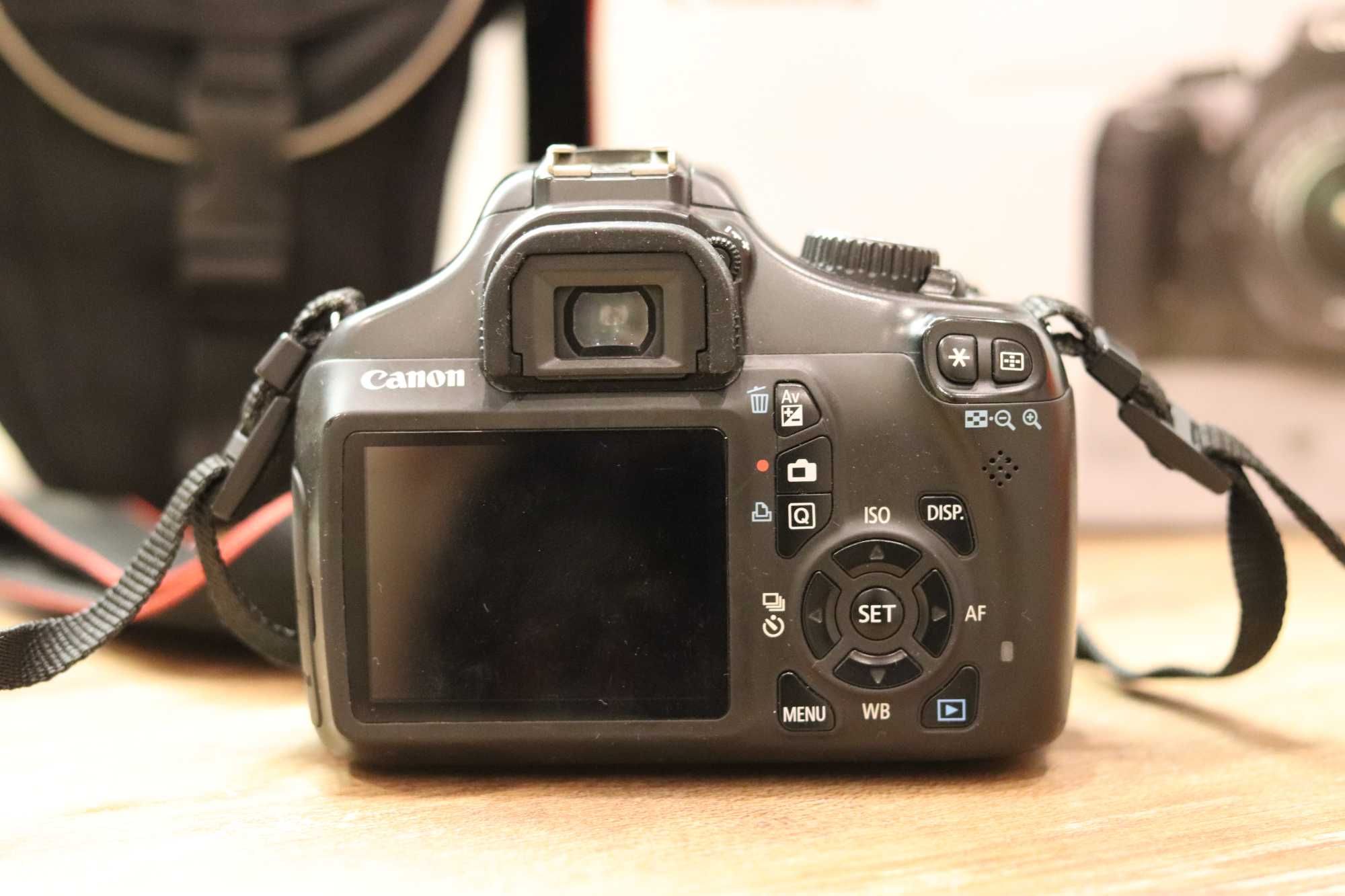 Зеркальный фотоаппарат CANON EOS 1100D