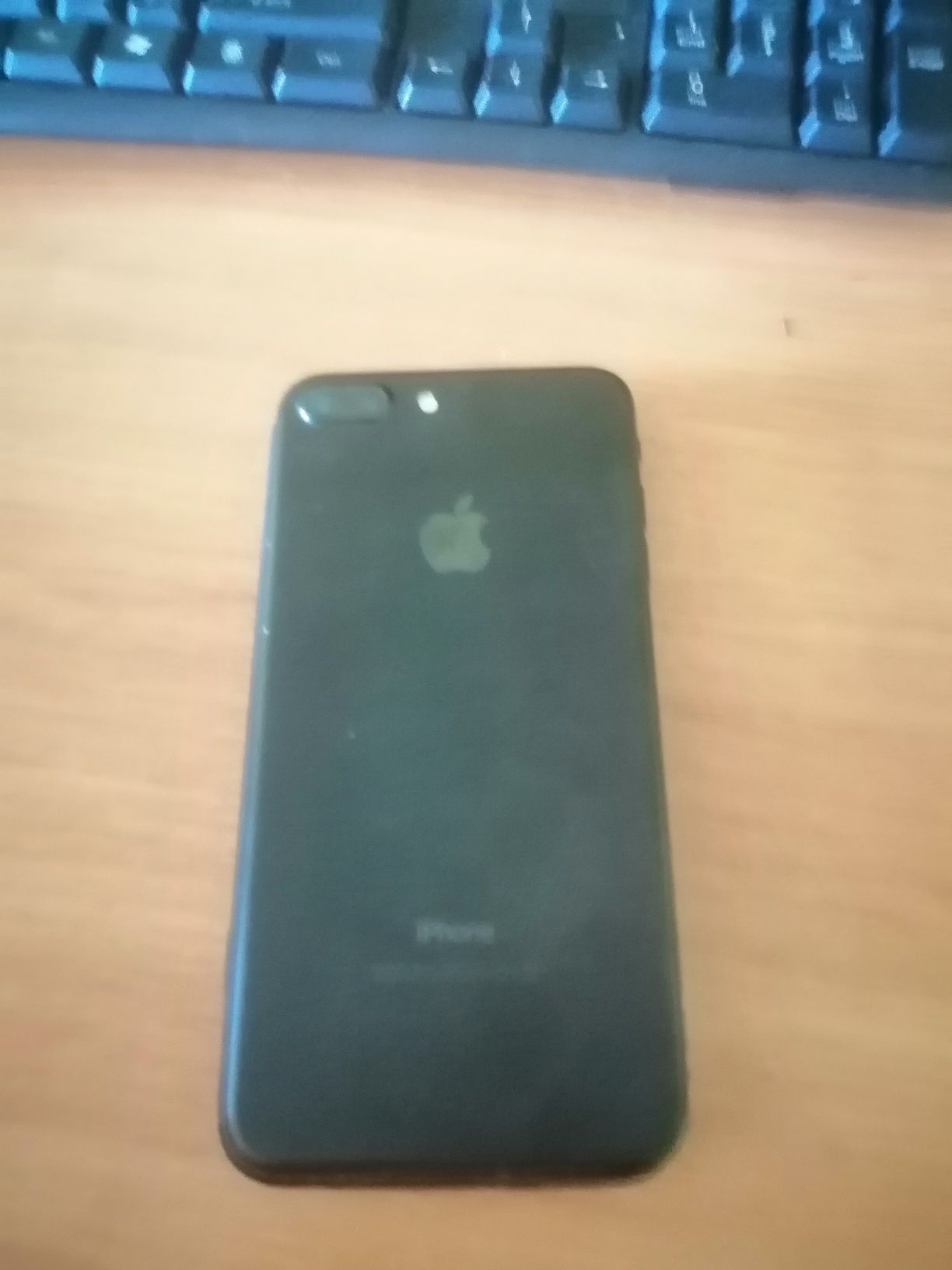 Продается iPhone 7+ 4/128