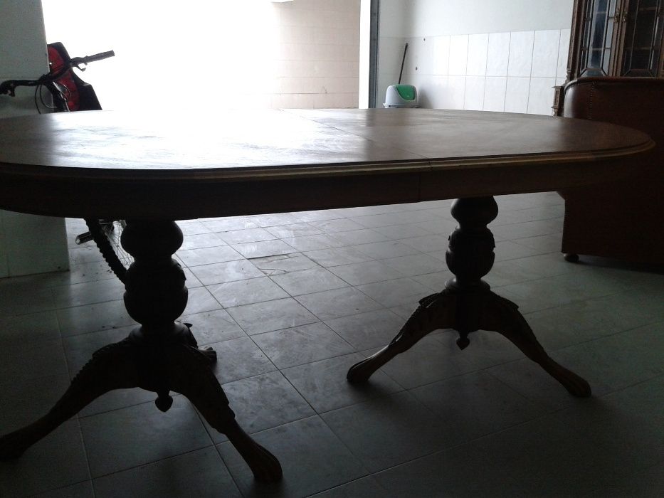Sala de jantar toda em madeira de nogueira maciça