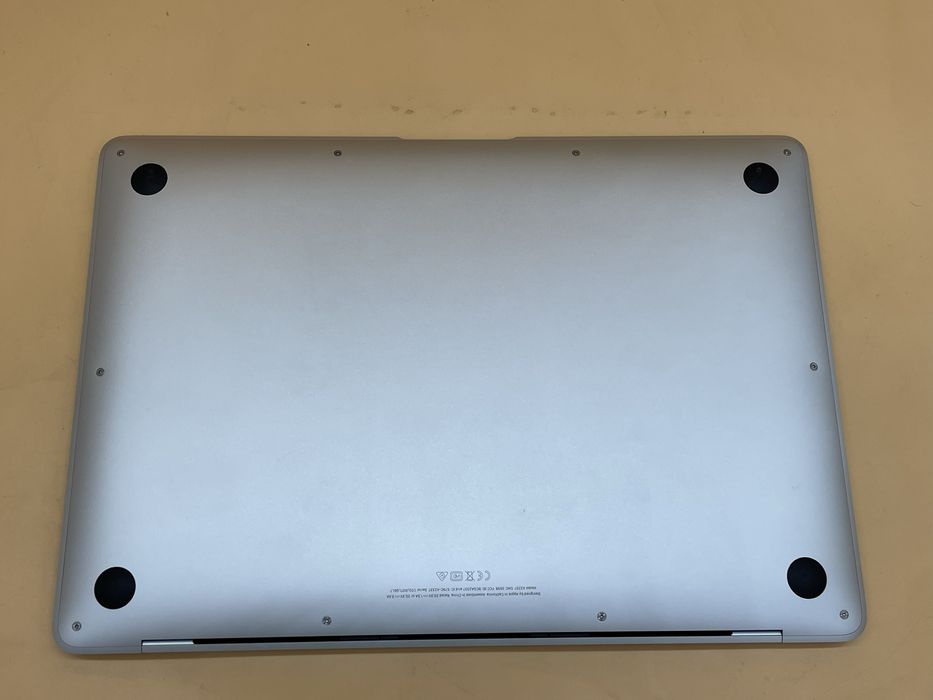 Macbook air 2020 m1 256gb стан ідеал! Батарея всього 35 циклів!