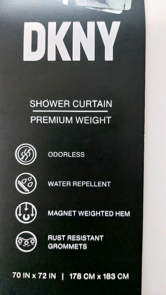 Брендовая шторка в ванную DKNY