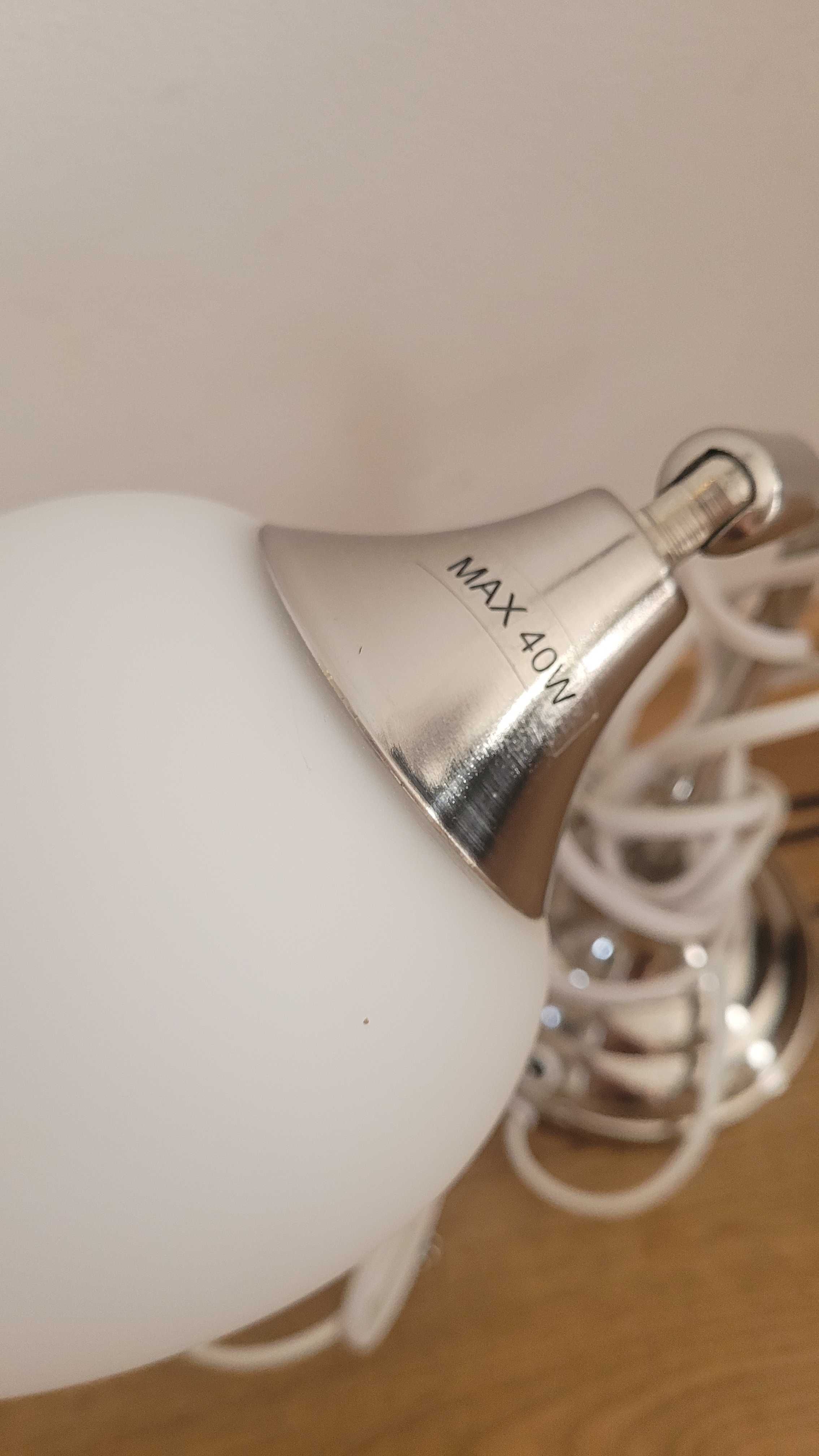 Lampka IKEA przy łóżku do ściany, srebrna, mleczny klosz, max 40W