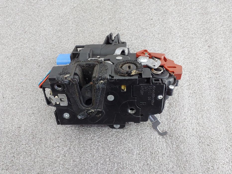 Fechadura / fecho porta trás direito SKODA Fabia II Break (545, 5J)