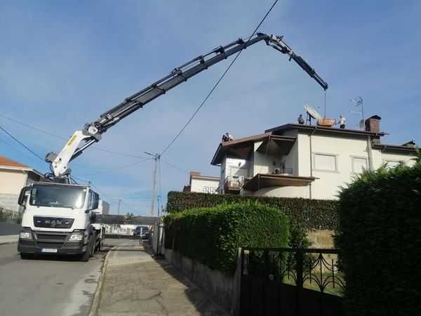 Serviços Aluguer camião grua elevação até 36ml e porta contentor 20"