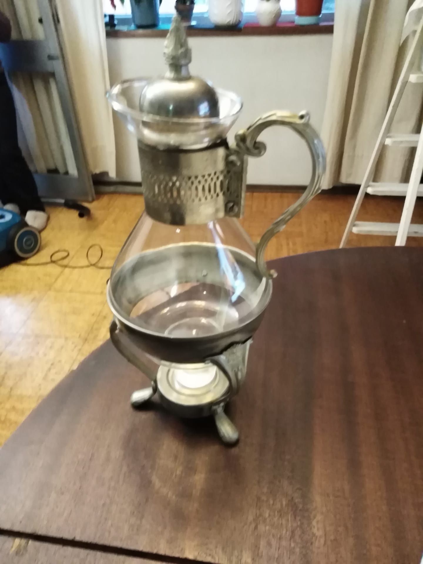 Cafeteira em vidro e casquinha com suporte de vela