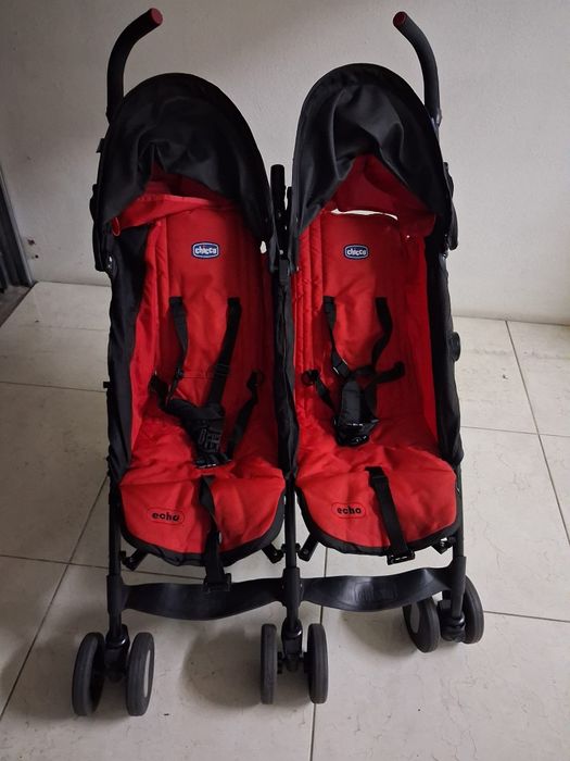 Carrinho de bebe de gêmeos