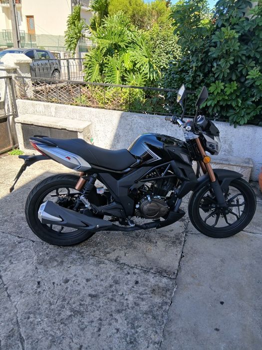 Moto Um  Xtreet  125