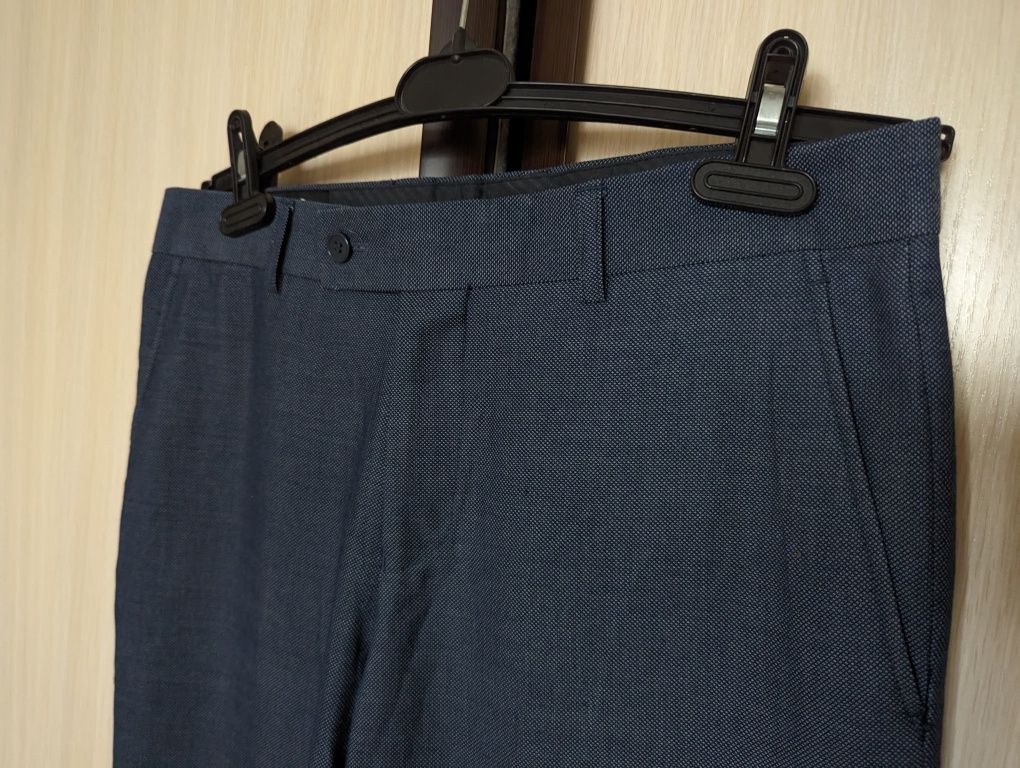 Фірмові чоловічі брюки. Розмір 32/82. якісні, синьо-рябі, стильні