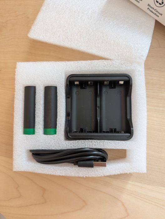 Зарядна док-станція для акумуляторів 2600 mAh Xbox Series X/S Xbox One