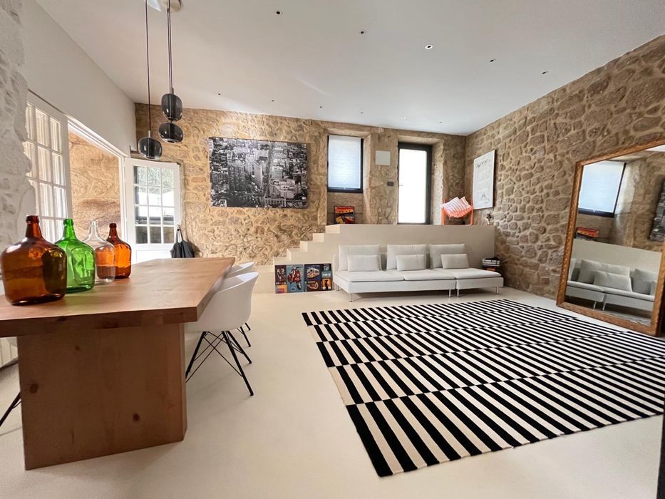 À VENDA - Casa de Pedra Única