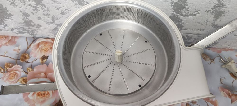 Соковитискач Соковыжималка СВПП 301