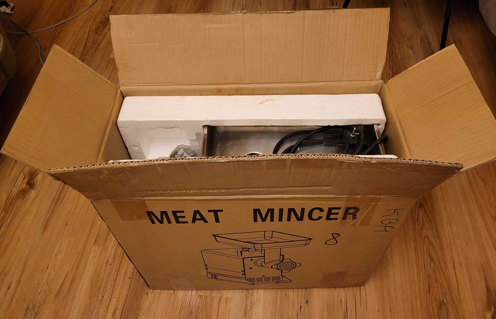 М'ясорубка Промислова Altezoro NLS 8