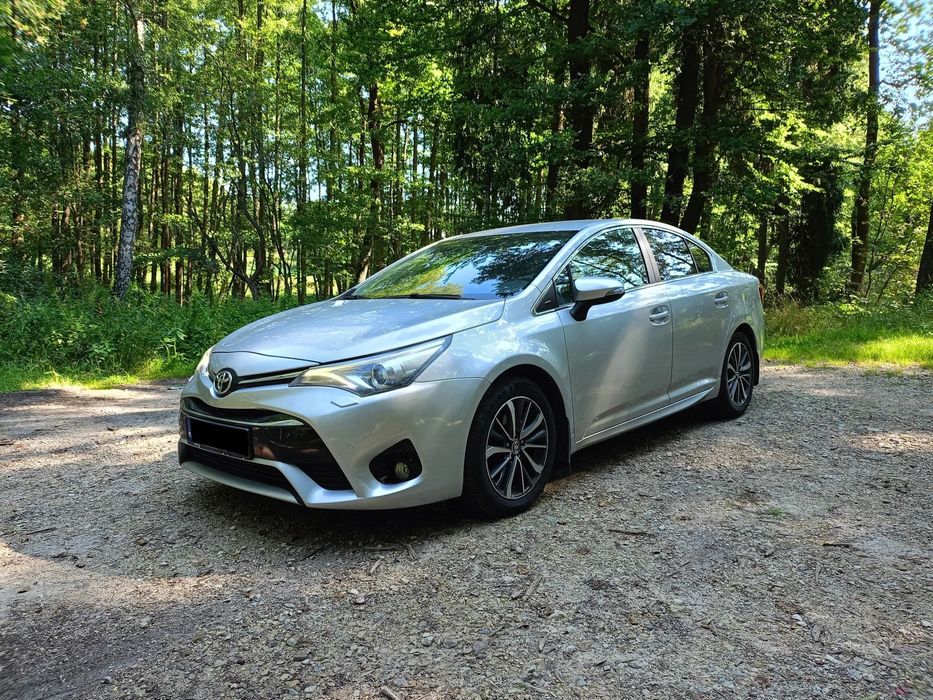 Toyota Avensis Zadbany Avensis z małym przebiegiem, Bogate wyposażenie LPG