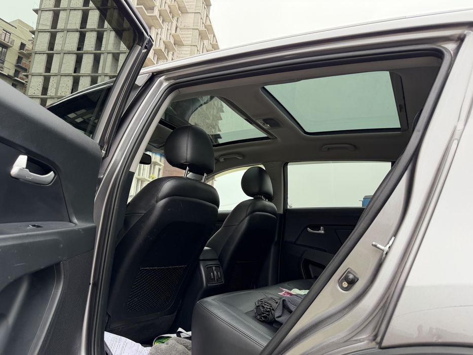 Kia Sportage 12 місяць 2013 2л газ/бензин автомат