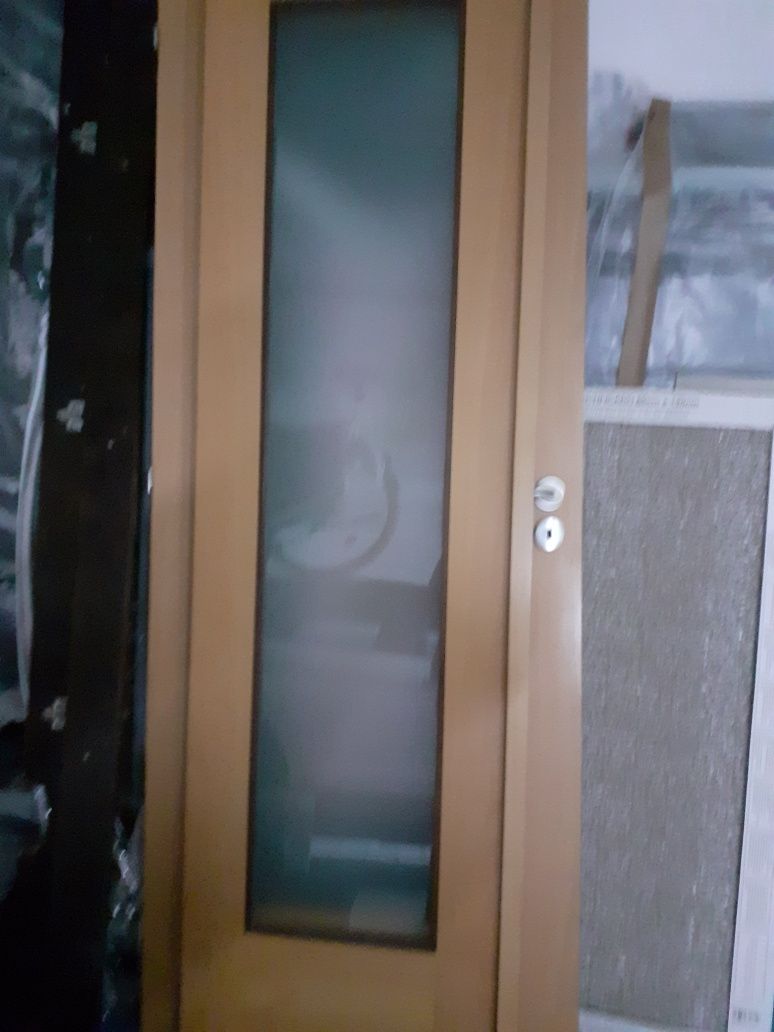 Portas com vidro e aro