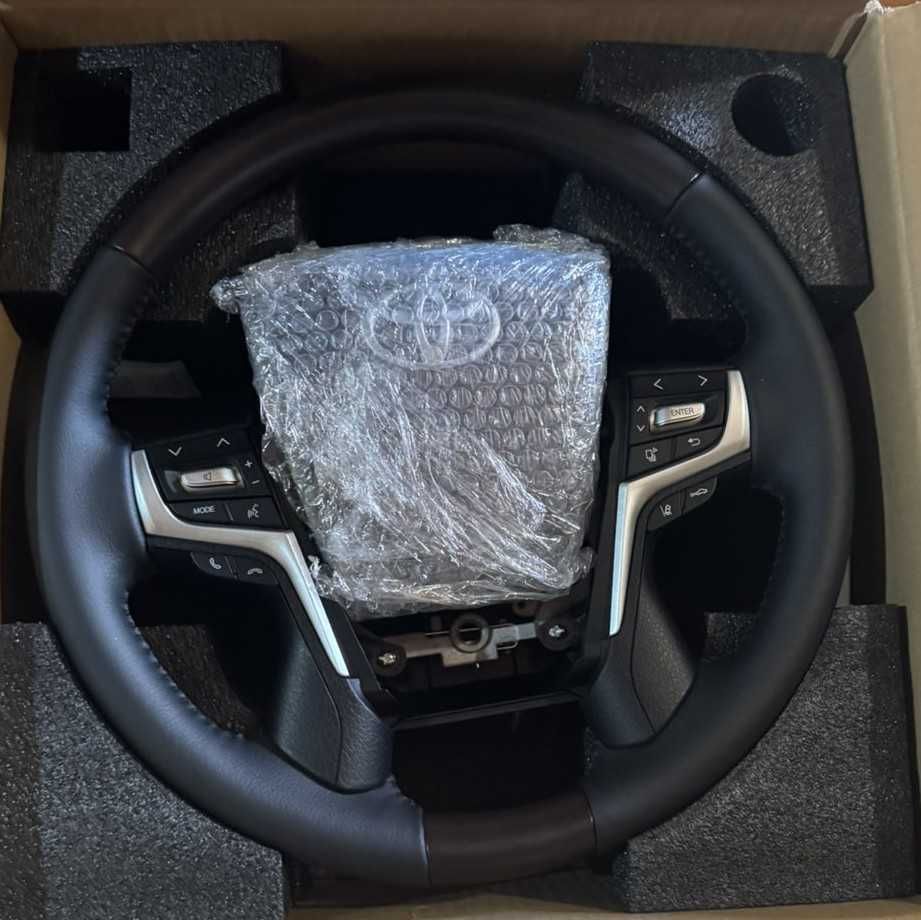 Руль черная кожа с имитацией дерева, Toyota Land Cruiser 200 (08-22)
