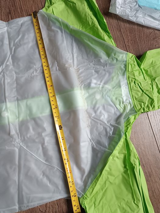 Дождевик ,плащ с капюшоном на кнопках  новыйна ребенка 110-130см