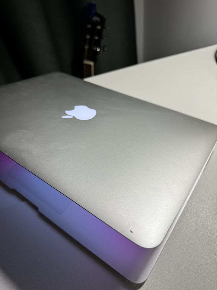 MacBook Air (13-inch, 2017)