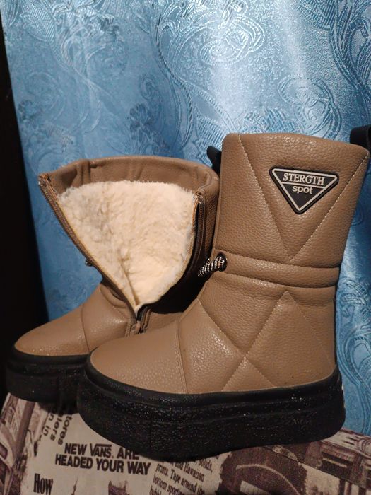 Продам дитячі чоботи