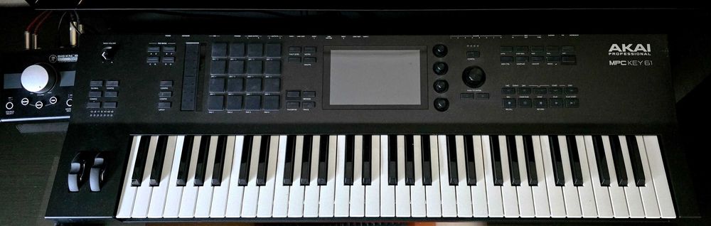 AKAI MPC KEY 61 como novo