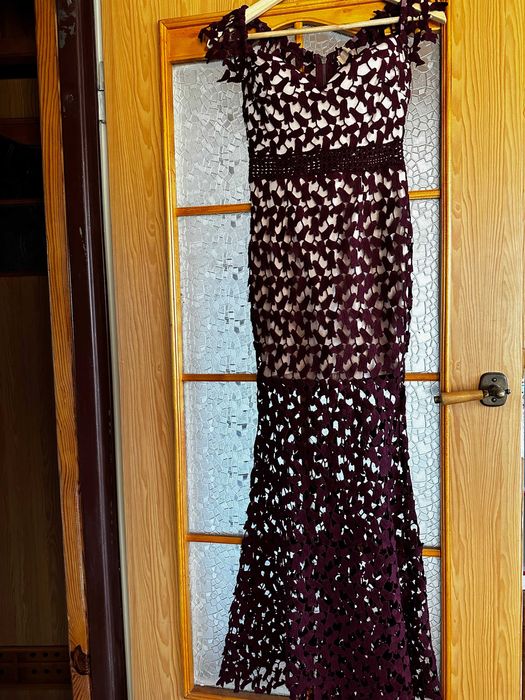 Love Triangle Koronkowa Długa Sukienka ( S)