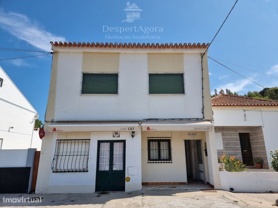 Baixa de Preço-Moradia com espaço comercial, anexos e terreno