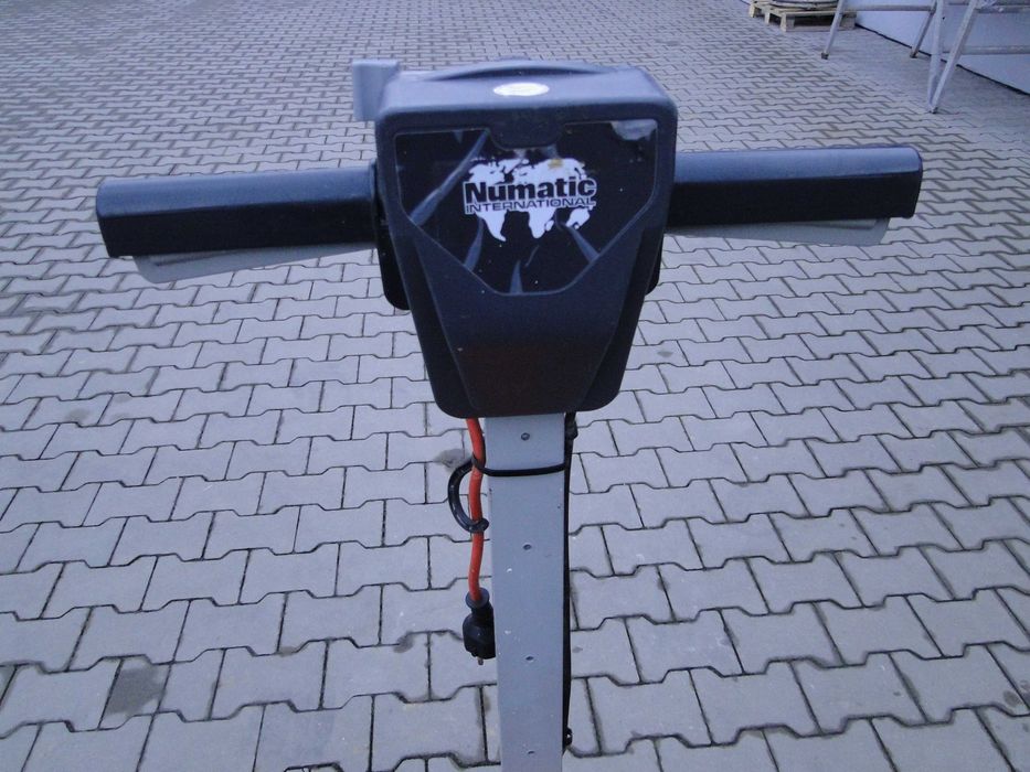 Polerka szlifierka szorowarka cykliniarka PARKIET beton NUMATIC 1515